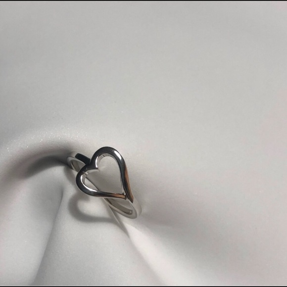 925 Sterling Silver Heart Ring - Picture 6 of 8